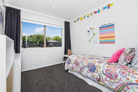 Photo of property in 37 Evanda Crescent, Conifer Grove, Takanini, 2112