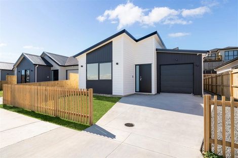 Photo of property in 28 Whakairo Crescent, Gulf Harbour, 0930