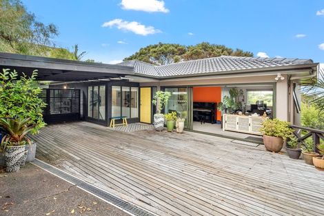 Photo of property in 2/2 Parr Terrace, Castor Bay, Auckland, 0620