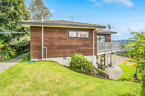 Photo of property in 1/10 Chedworth Drive, Glenfield, Auckland, 0629