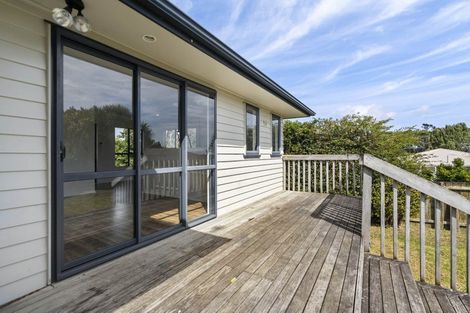 Photo of property in 3 Phelps Place, Glendene, Auckland, 0602