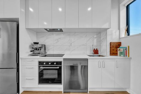 Photo of property in 5/86 Fred Taylor Drive, Westgate, Auckland, 0814