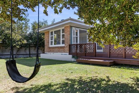 Photo of property in 14 Dover Road, St Andrews, Hamilton, 3200