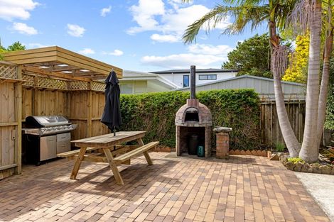 Photo of property in 43 Rewarewa Road, Te Atatu Peninsula, Auckland, 0610