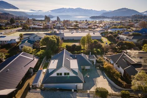Photo of property in 12 Sycamore Place, Wanaka, 9305