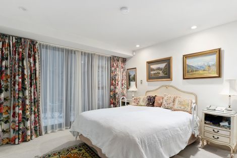 Photo of property in 318 Oriental Parade, Oriental Bay, Wellington, 6011