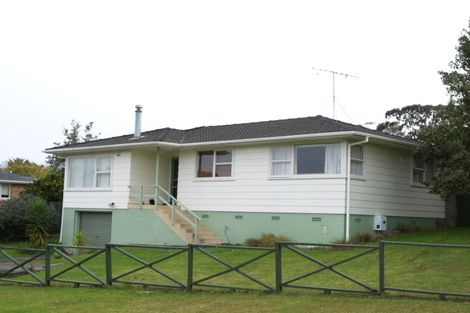Photo of property in 37 Judkins Crescent, Cockle Bay, Auckland, 2014