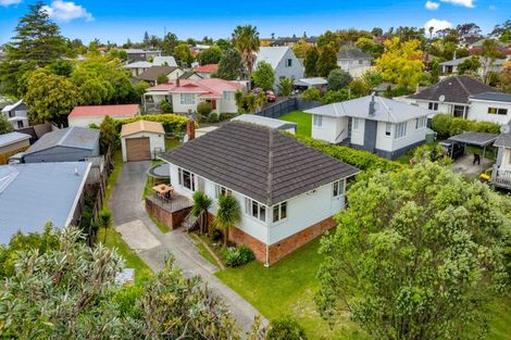 Photo of property in 48 Amberley Avenue, Te Atatu South, Auckland, 0610