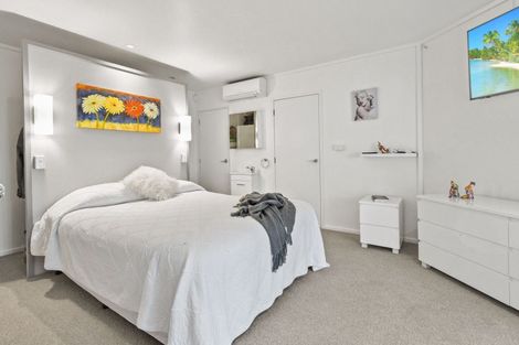 Photo of property in 6 Ribbonwood Crescent, Goodwood Heights, Auckland, 2105