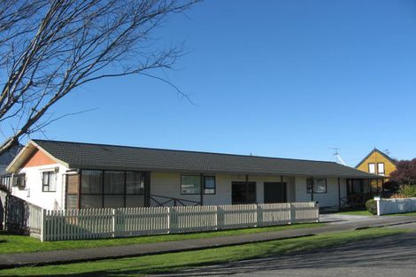 Photo of property in 2 Costley Street, Carterton, 5713