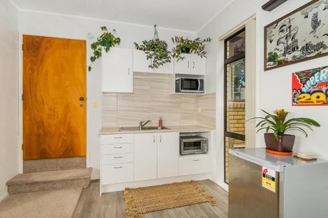 Photo of property in 1/33 Masterton Road, Rothesay Bay, Auckland, 0630