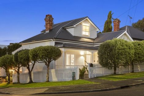 Photo of property in 8 Rutland Road, Stanley Point, Auckland, 0624