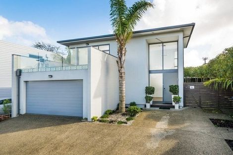 Photo of property in 100a Lake Road, Northcote, Auckland, 0627