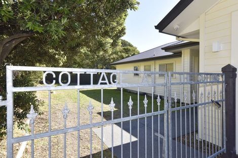 Photo of property in 5 Main Road, Redcliffs, Christchurch, 8081