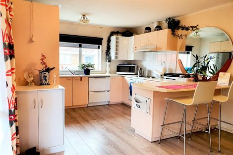 Photo of property in 3a Central Park Drive, Te Atatu South, Auckland, 0610