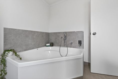 Photo of property in 42 Brooklyn Heights Drive, Kelvin Grove, Palmerston North, 4414