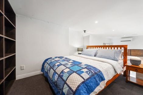 Photo of property in 8 Kerry Dell, Cockle Bay, Auckland, 2014