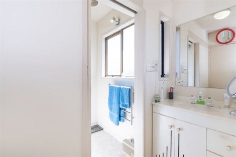 Photo of property in 9 Rosecamp Road, Beach Haven, Auckland, 0626