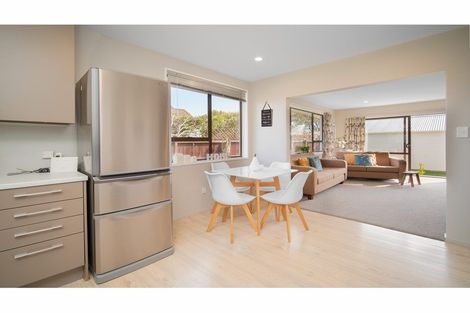 Photo of property in 2/323 Sawyers Arms Road, Bishopdale, Christchurch, 8053