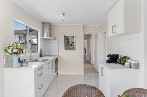 Photo of property in 86 Finlayson Avenue, Clendon Park, Auckland, 2103