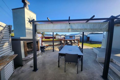 Photo of property in 74 Awamoa Road, Holmes Hill, Oamaru, 9401