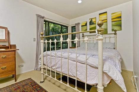 Photo of property in 2/710 East Coast Road, Milford, Auckland, 0620