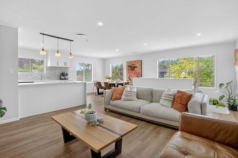 Photo of property in 17 Topliss Drive, Northcross, Auckland, 0632