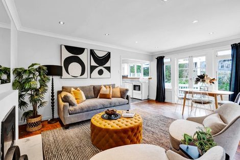 Photo of property in 106 Seaview Road, Westown, New Plymouth, 4310