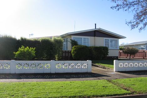 Photo of property in 37 Abraham Crescent, Milson, Palmerston North, 4414