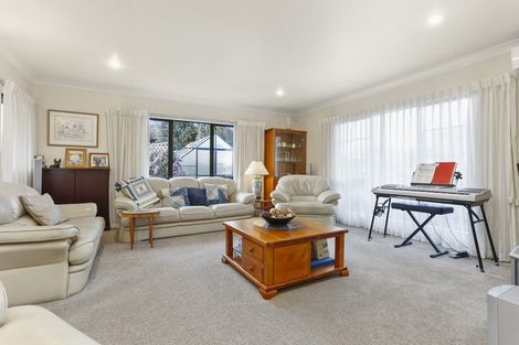 Photo of property in 8 Waimanu Bay Drive, Te Atatu Peninsula, Auckland, 0610