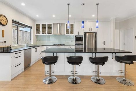 Photo of property in 11 Kilmacrennan Drive, Rosehill, Papakura, 2113