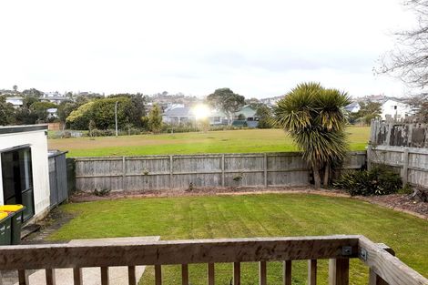 Photo of property in 2/33 Thorburn Avenue, Red Beach, 0932