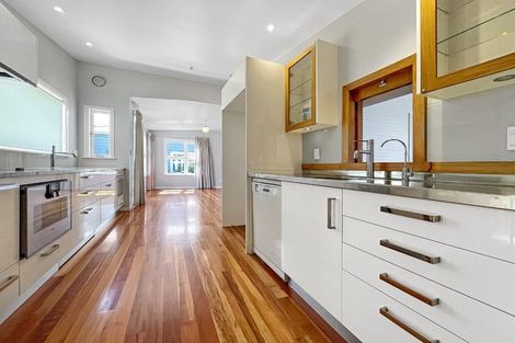 Photo of property in 128 Derwent Street, Island Bay, Wellington, 6023