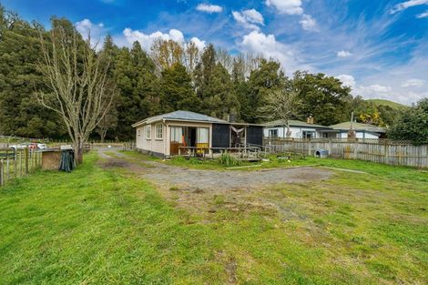 Photo of property in 12 Marsack Road, Taumarunui, 3992