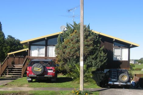 Photo of property in 11 Alderton Place, Opaheke, Papakura, 2113