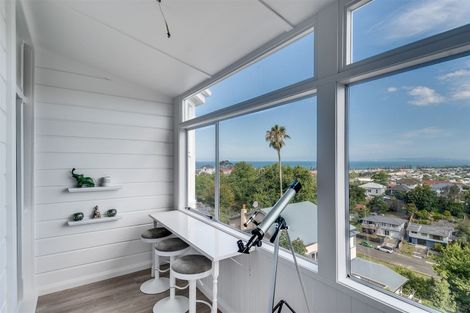 Photo of property in 30 Colenso Avenue, Hospital Hill, Napier, 4110