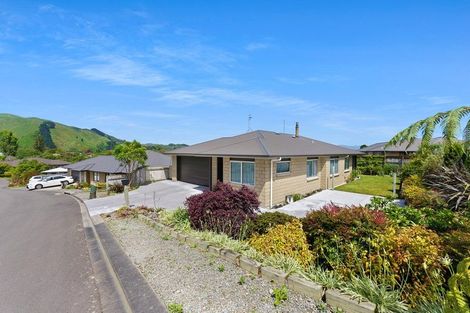 Photo of property in 5 Tauhou Place, Waikanae, 5036