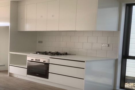 Photo of property in 28 Parahau Road, Papakura, 2110