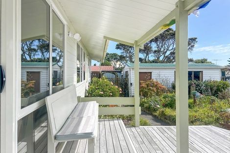 Photo of property in 1a Field Way, Waikanae Beach, Waikanae, 5036