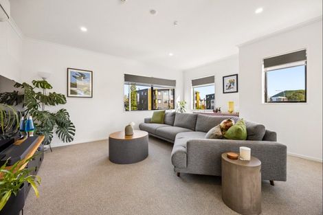 Photo of property in 2 Kaokao Lane, Mangere, Auckland, 2022