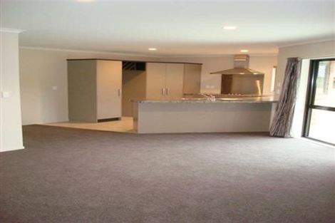 Photo of property in 5 Boleyn Close, Kingsley Heights, Upper Hutt, 5018