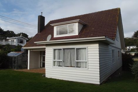 Photo of property in 3 Dunmail Way, Newlands, Wellington, 6037