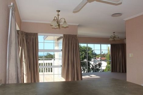 Photo of property in 17a Danbury Drive, Torbay, Auckland, 0630
