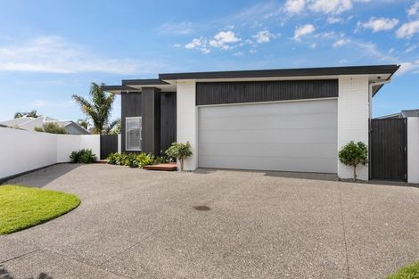 Photo of property in 2 Makura Drive, Papamoa Beach, Papamoa, 3118