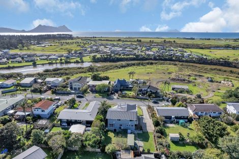 Photo of property in 16 Seaview Road, Ruakaka, 0116
