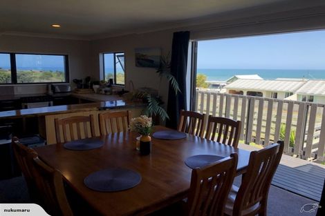 Photo of property in 3 Okiwa Terrace, Waiinu Beach, Whanganui, 4588