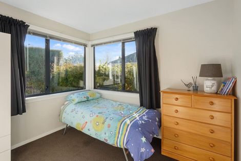 Photo of property in 32 Farquhars Road, Redwood, Christchurch, 8051