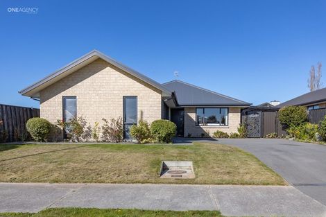 Photo of property in 13 Waimarie Street, Pegasus, 7612