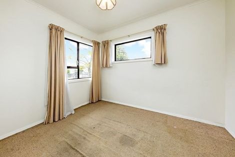 Photo of property in 30 Sutton Crescent, Papakura, 2110