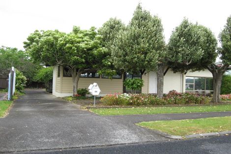 Photo of property in 84 Kiwi Esplanade, Mangere Bridge, Auckland, 2022